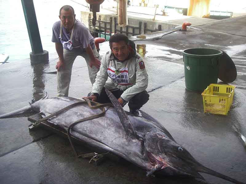 与那国島のカジキ釣り漁船「勝丸」にて松方弘樹さんとのベストショット