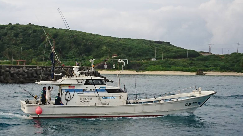 与那国島のカジキ釣り漁船「勝丸」、船の全景